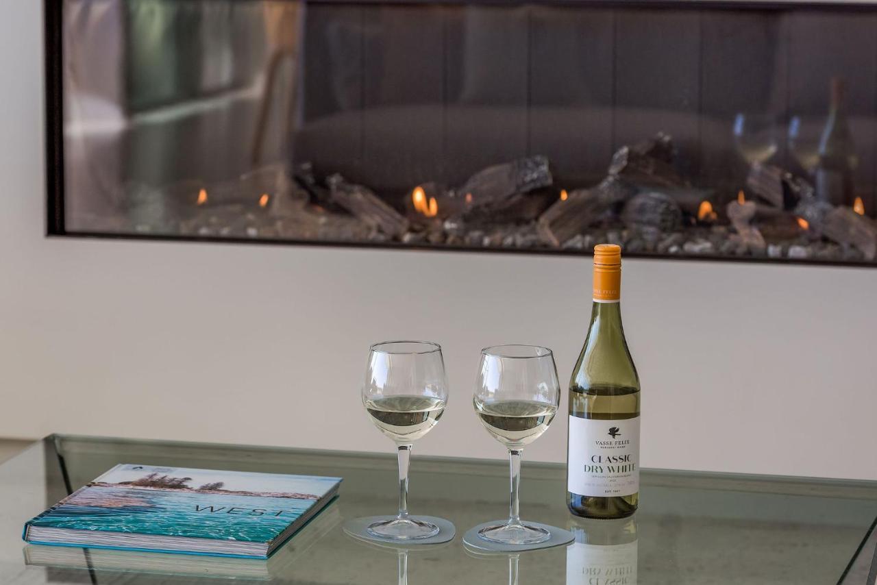 Smiths Beach Resort Yallingup Exterior foto A bottle of wine