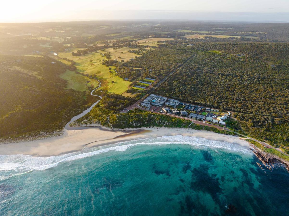 Smiths Beach Resort Yallingup Exterior foto Aerial view of the bay