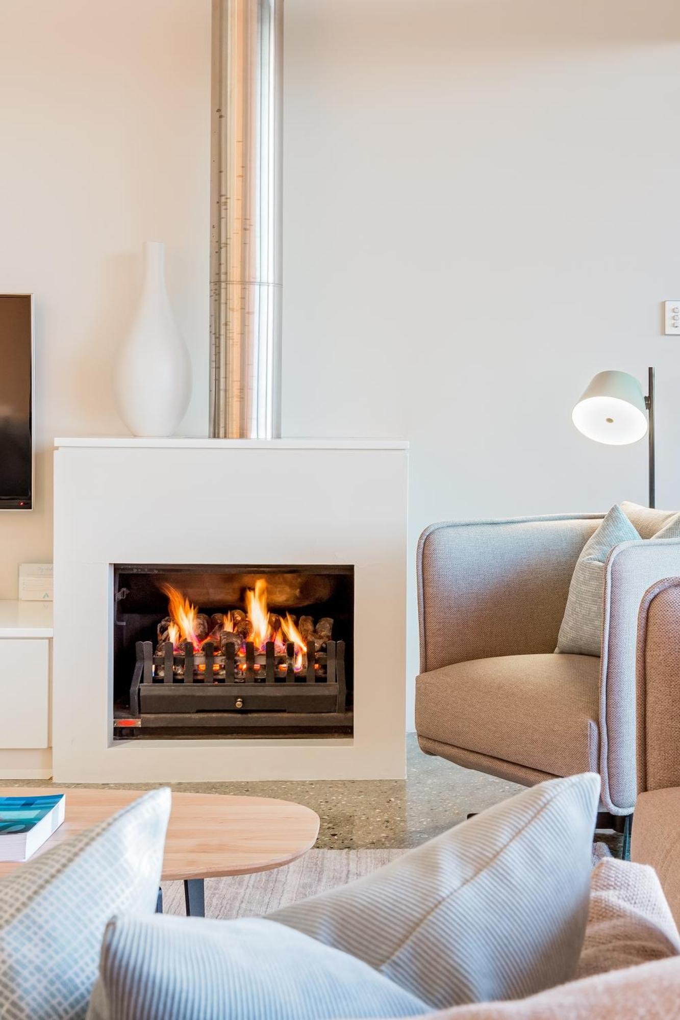 Smiths Beach Resort Yallingup Exterior foto A gas fireplace