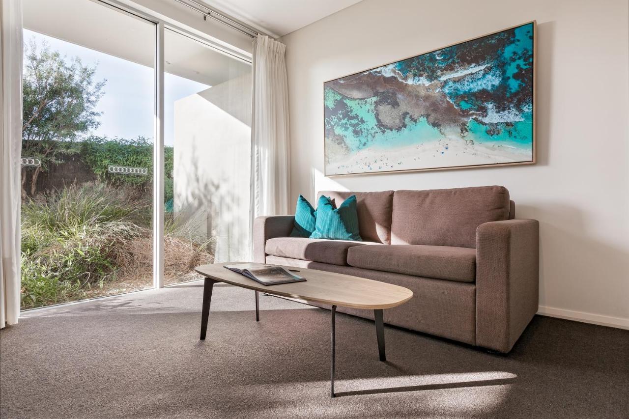 Smiths Beach Resort Yallingup Exterior foto A living room in a typical apartment at the complex
